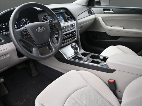 Used 2017 Hyundai Sonata Sport image 2