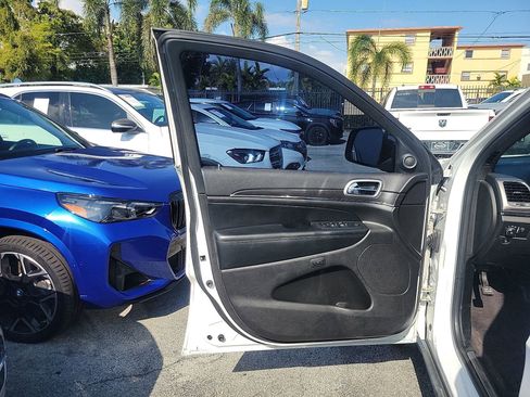 Used 2018 Jeep Grand Cherokee Limited image 38