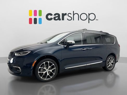 Used 2022 Chrysler Pacifica Limited AWD/4WD image 1
