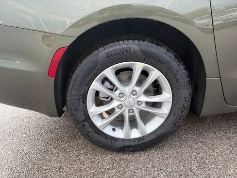 New 2027 Chrysler Pacifica Select FWD image 15