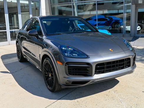Used 2023 Porsche Cayenne GTS AWD/4WD image 3