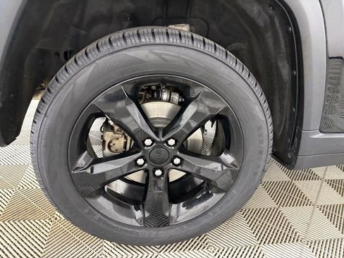 Used 2024 Jeep Grand Cherokee Limited w/ Black Appearance Package AWD/4WD image 30