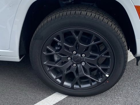 New 2025 Jeep Grand Cherokee L Summit image 11