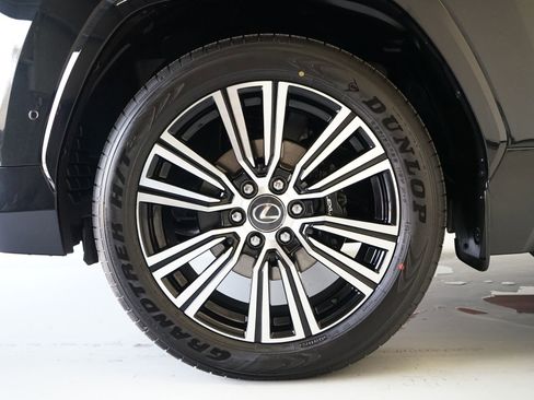 Used 2026 Lexus LX 700h Luxury image 38