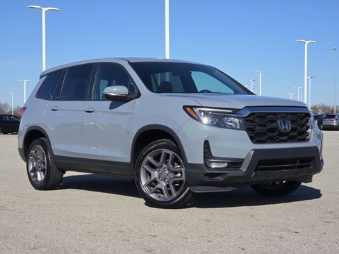 Used 2023 Honda Passport EX-L image 2