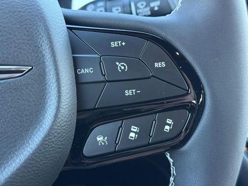 New 2026 Chrysler Pacifica Limited w/ Uconnect Theater Family Group FWD image 12