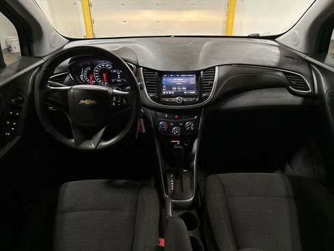 Used 2020 Chevrolet Trax LS FWD image 10