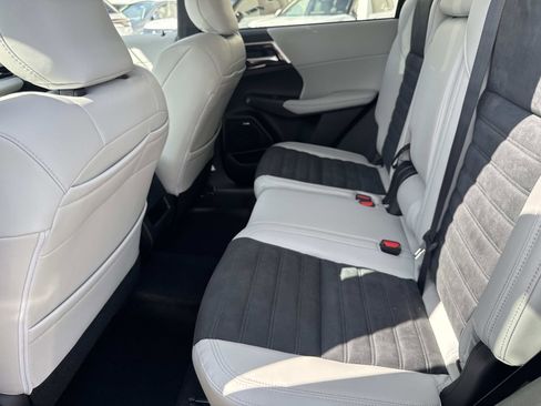 New 2026 Mitsubishi Outlander SE image 12