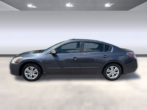 Used 2010 Nissan Altima 2.5 SL w/ SL Pkg FWD image 2