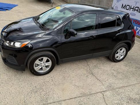 Used 2020 Chevrolet Trax LS w/ Tint and Cruise Package FWD image 4