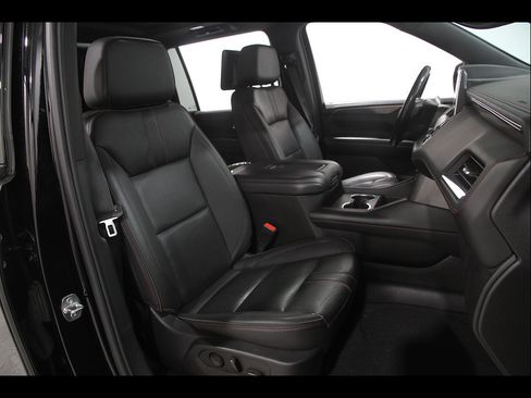 Used 2022 Chevrolet Suburban RST w/ Luxury Package AWD/4WD image 17