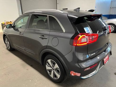 Used 2018 Kia Niro EX FWD image 5
