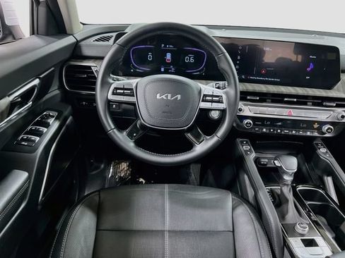 Certified 2024 Kia Telluride EX w/ EX Captain's Chair Package FWD image 24