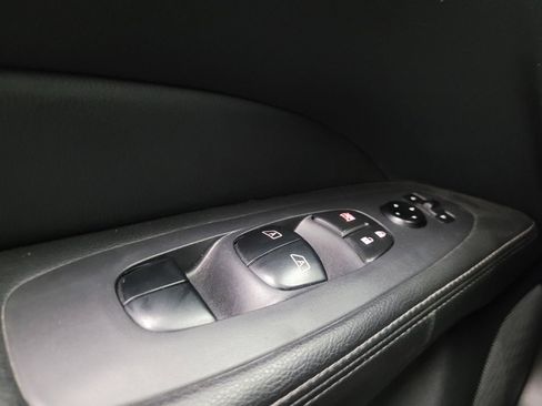 Used 2020 Nissan Pathfinder SV image 27