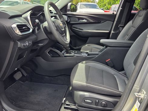 Used 2023 Chevrolet TrailBlazer LT AWD/4WD image 9