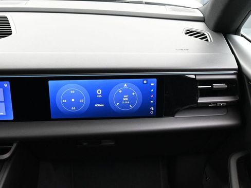 New 2026 Porsche Macan 4 Electric AWD/4WD image 32
