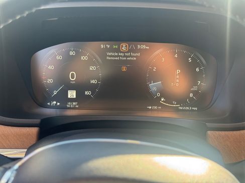 Used 2018 Volvo S90 T6 Inscription w/ Convenience Package image 29