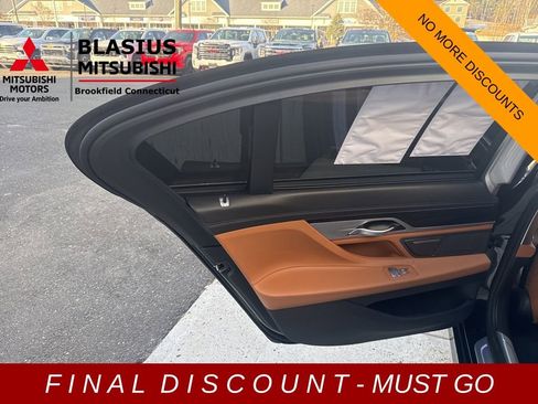 Used 2021 BMW 750i xDrive w/ Executive Package image 40