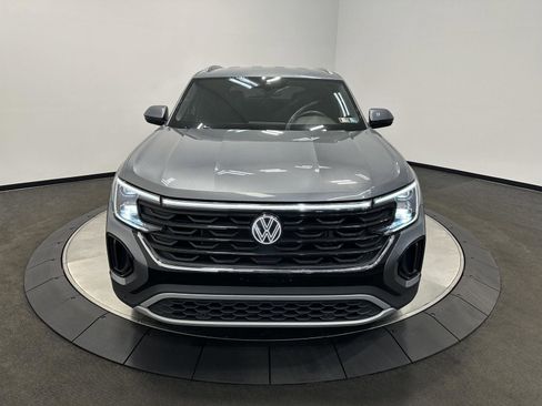Used 2024 Volkswagen Atlas Cross Sport SE image 2