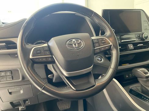 Used 2023 Toyota Highlander XLE AWD/4WD image 14