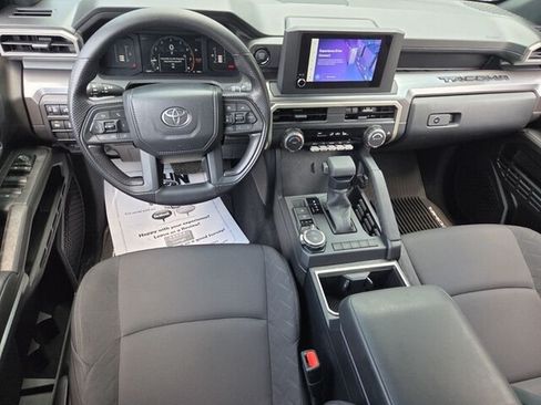 Used 2025 Toyota Tacoma SR5 AWD/4WD image 10