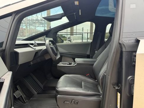 Used 2024 Tesla Cybertruck AWD Crew Cab image 10