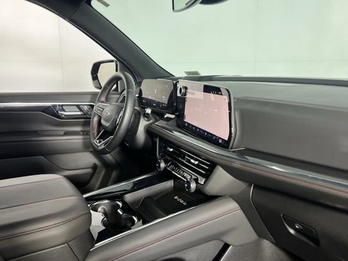 Used 2025 Chevrolet Suburban RST image 58