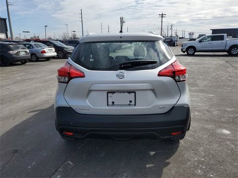 Used 2018 Nissan Kicks SV image 6