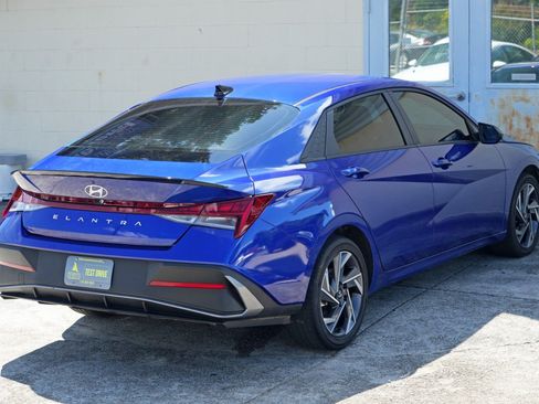 Used 2025 Hyundai Elantra SEL FWD image 48