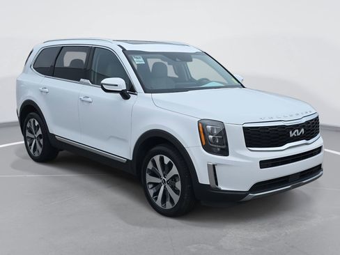 Used 2022 Kia Telluride EX w/ EX Premium Package image 3