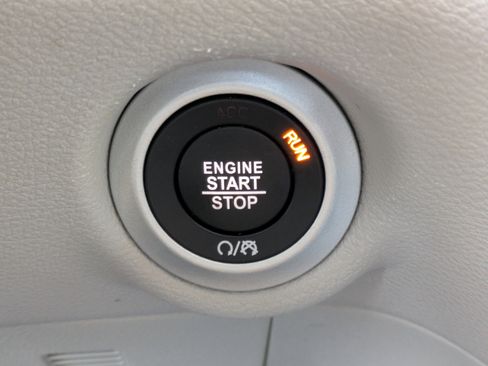 Used 2024 Chrysler Pacifica Touring-L image 26