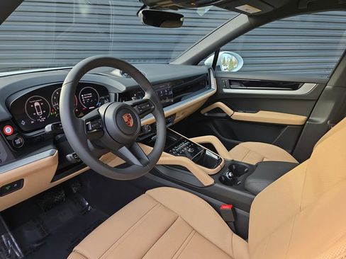 Certified 2026 Porsche Cayenne Coupe image 4