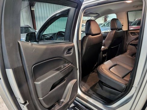 Used 2019 Chevrolet Colorado LT w/ Colorado RST Special Edition image 18