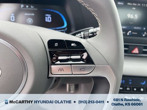Used 2025 Hyundai Elantra Sport FWD image 21