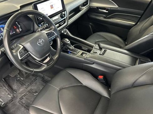 Certified 2025 Toyota Grand Highlander FWD image 10