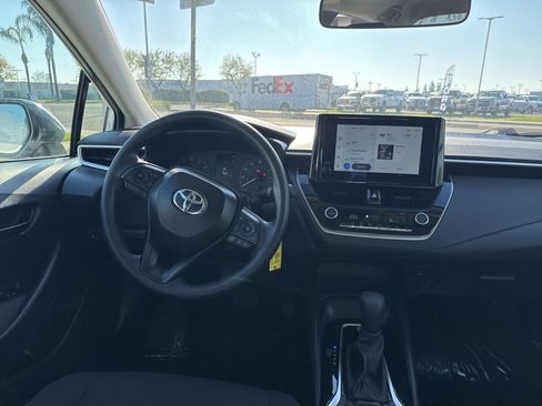Used 2025 Toyota Corolla LE image 21