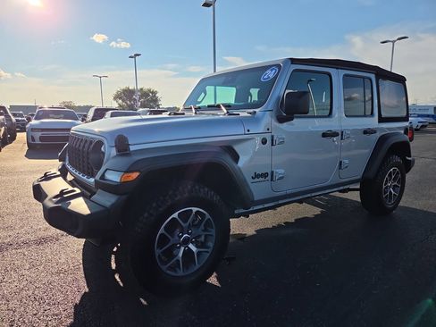 Used 2024 Jeep Wrangler Unlimited Sport AWD/4WD image 3