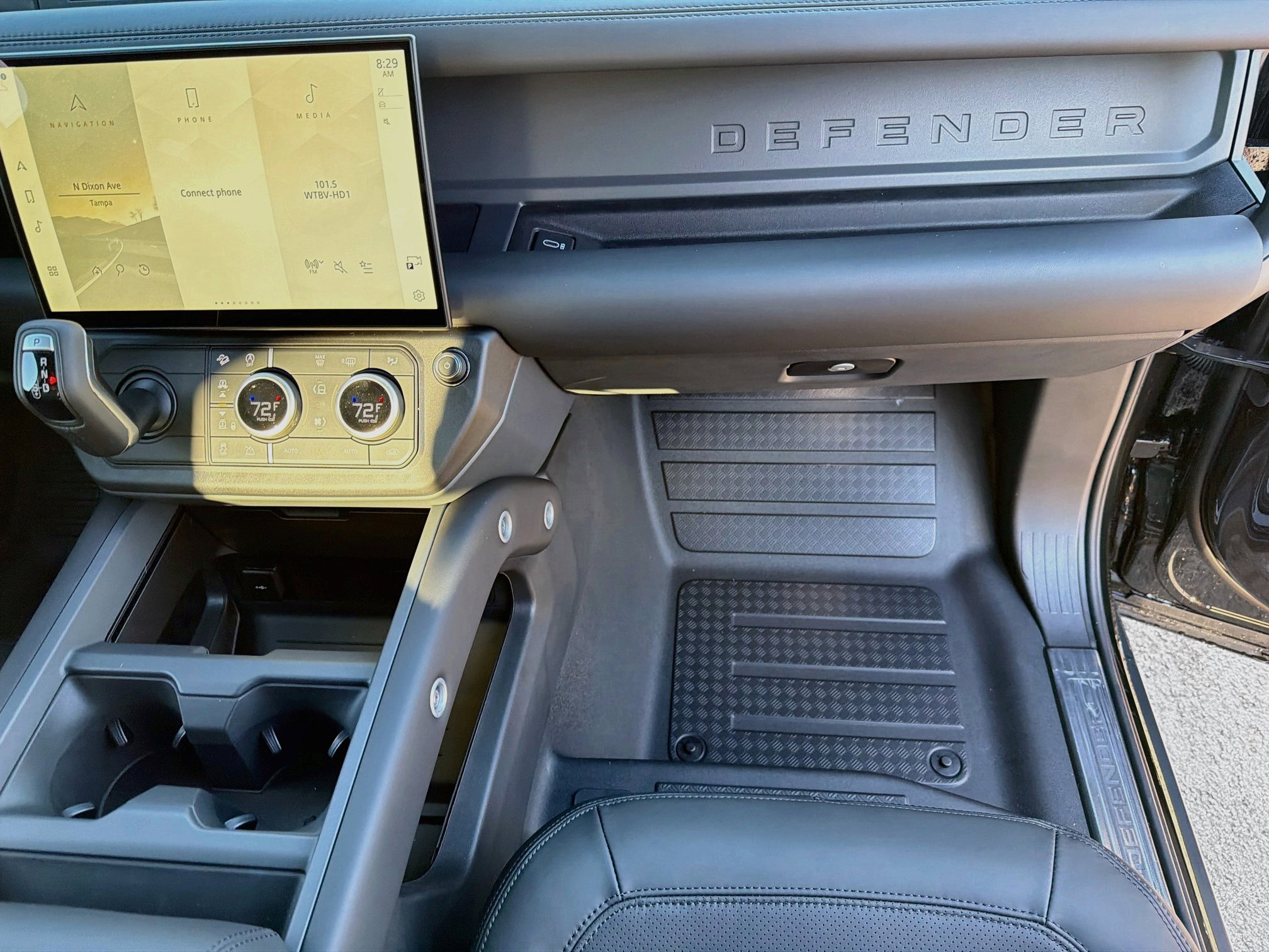 New 2026 Land Rover Defender 110 X-Dynamic SE AWD/4WD image 17