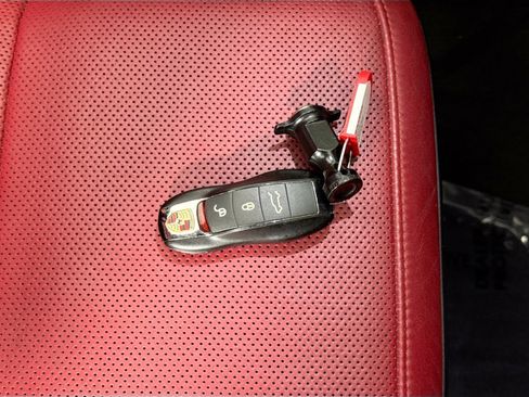 Used 2018 Porsche Macan S image 44