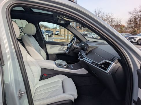 Used 2024 BMW X5 xDrive40i w/ Executive Package image 11