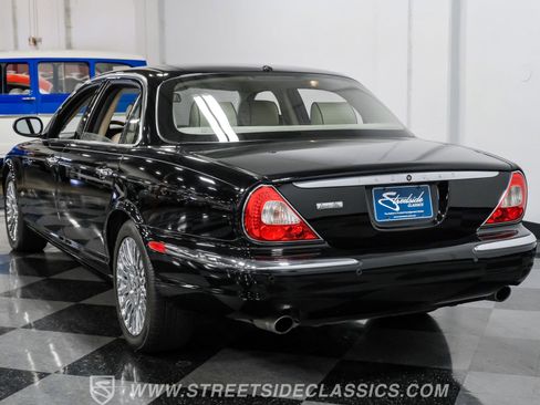 Used 2007 Jaguar XJ8 L RWD image 8