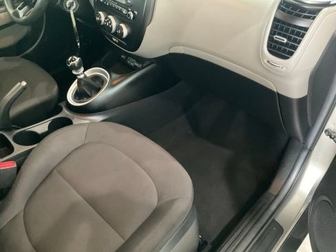 Used 2015 Kia Soul FWD image 20