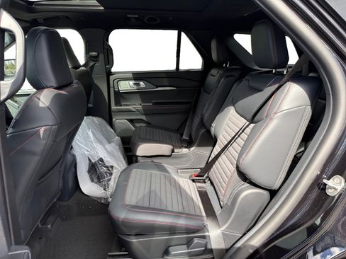 New 2026 Ford Explorer ST-Line w/ ST-Line Street Pack AWD/4WD image 16