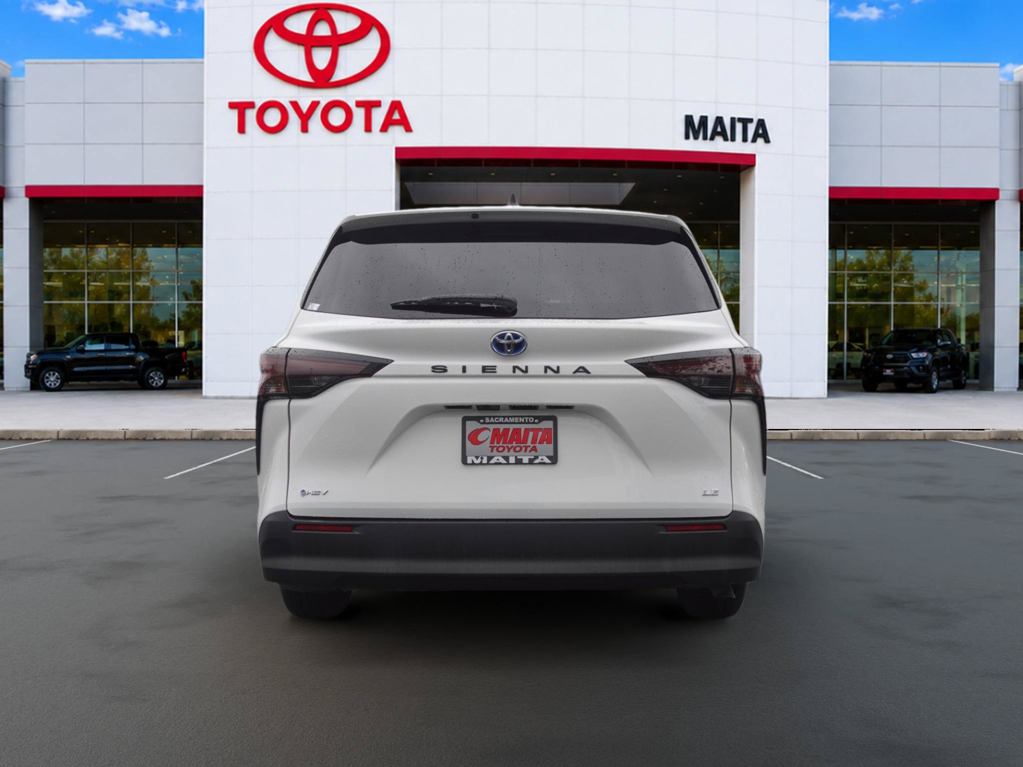 Certified 2025 Toyota Sienna LE FWD image 4