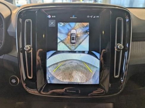 Used 2026 Volvo XC40 B5 Plus w/ Protection Package Premier image 17