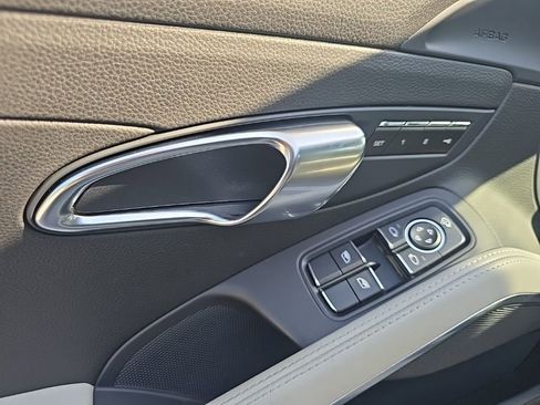 Used 2022 Porsche 718 Boxster S w/ Premium Package image 29