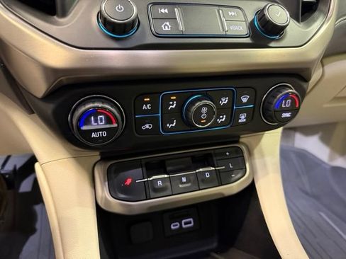 Used 2020 GMC Acadia Denali w/ Technology Package AWD/4WD image 23
