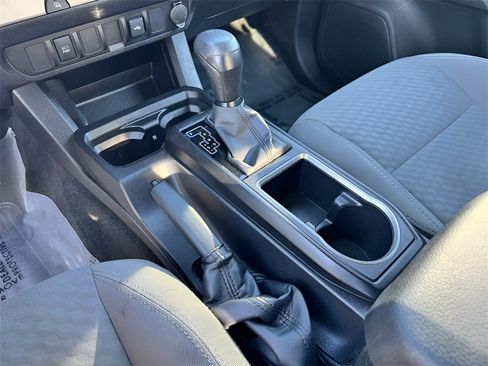 Used 2022 Toyota Tacoma SR image 31