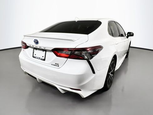 Used 2022 Toyota Camry SE w/ Audio Upgrade Package FWD image 4