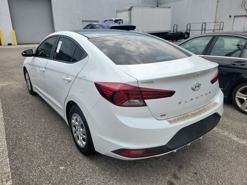 Used 2019 Hyundai Elantra SE FWD image 4